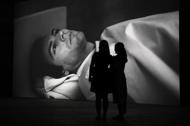 Video art của Hiraki Sawa: Lời gọi mời khó cưỡng từ cõi siêu thực - 7 Video art của Hiraki Sawa: Lời gọi mời khó cưỡng từ cõi siêu thực - 7