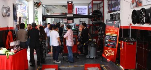 Nhận quà đầu năm khi thay lốp Yokohama - 1 Mỗi buổi khai trương cửa hàng mới của Yokohama đều đón nhận sự hưởng ứng hào hứng từ khách hàng và đối tác