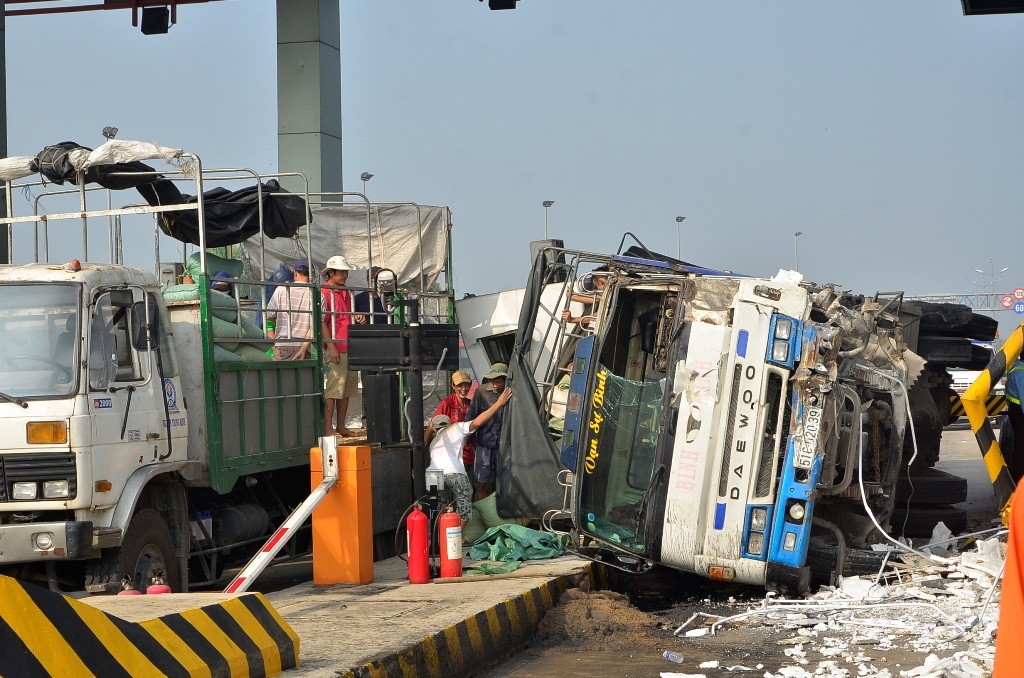 
Công tác giải phóng hiện trường vẫn đang diễn ra.
