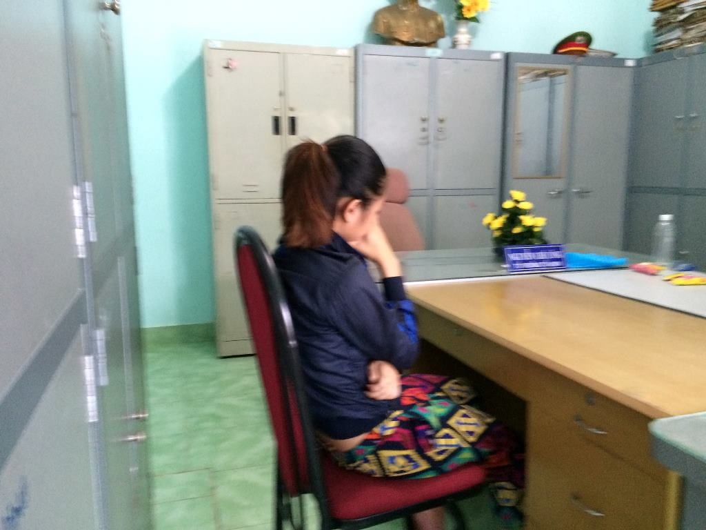 Nữ sinh bị đánh hội đồng, bắt liếm chân là do ghen tuông đồng giới? - 2 Đ.T.T.H. người tham gia đánh em U.