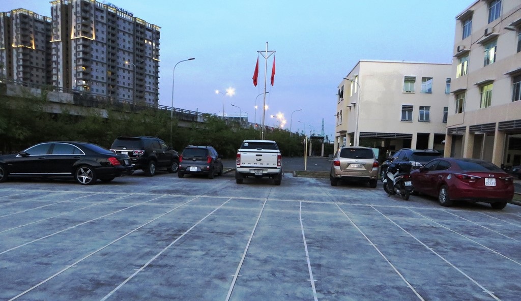 Nhiều xe ô tô bị công an tạm giữ để xác minh