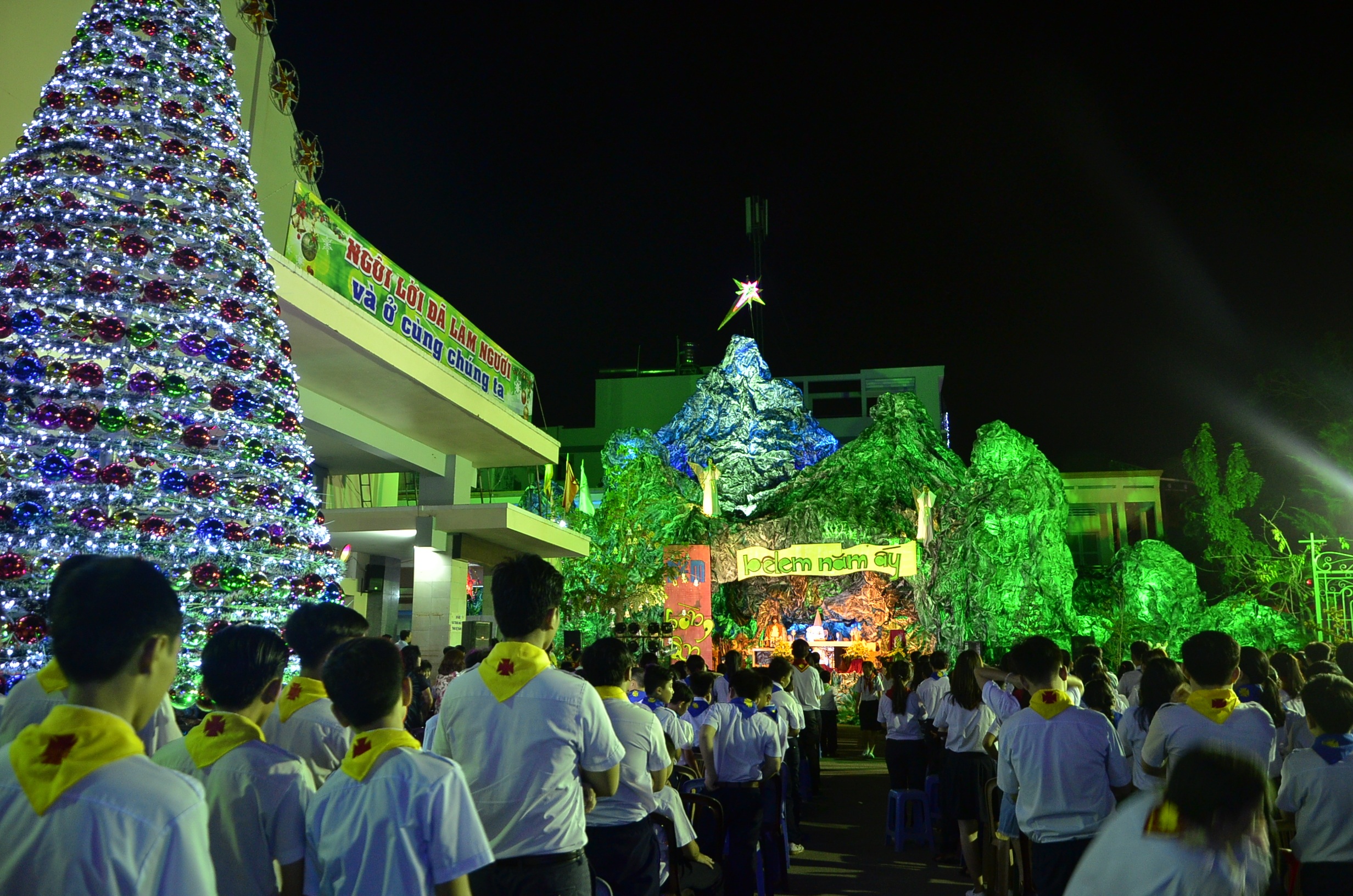 Nghi thức làm lễ trong Thánh đường Bình An Thượng (quận 8)