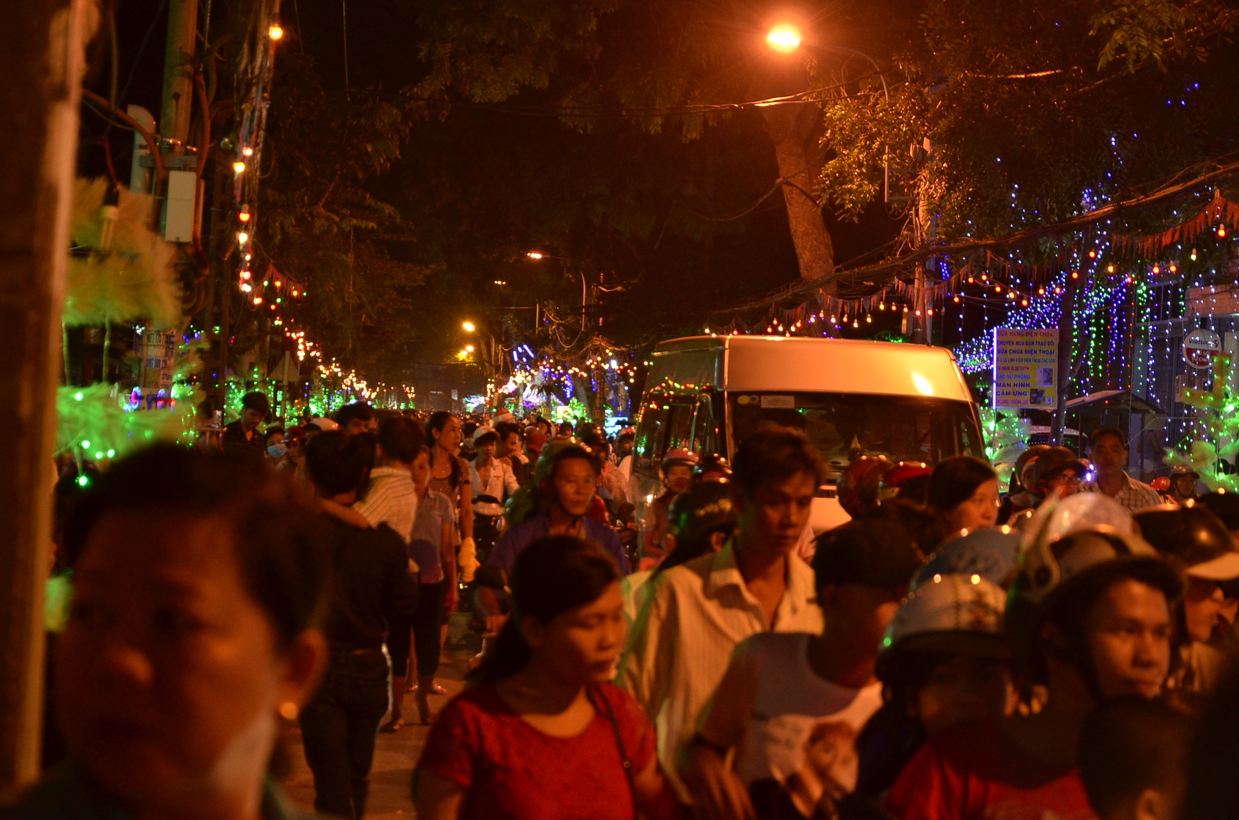 Đường Phạm Thể Hiển (quận 8) bắt đầu xảy ra ùn ứ