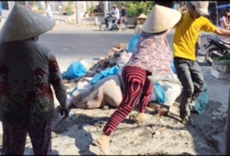 2 phụ nữ 38 lần phá nhà hàng xóm:Viện KSND bất ngờ đình chỉ vụ án! - Ảnh 2. 2 phụ nữ 38 lần phá nhà hàng xóm:Viện KSND bất ngờ đình chỉ vụ án! - Ảnh 2.