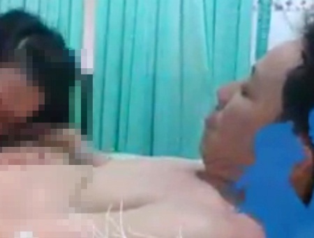 Phó Giám đốc lộ clip nhạy cảm: Xử lý người tung clip "nóng" như thế nào? - 1 Hình ảnh ông V. và người tình được cắt ra từ clip.