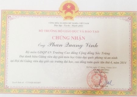 Thầy giáo dạy giỏi bất ngờ mất việc tố hiệu trưởng ưu ái bổ nhiệm con ruột! - 1 Thầy giáo dạy giỏi bất ngờ mất việc tố hiệu trưởng ưu ái bổ nhiệm con ruột! - 1