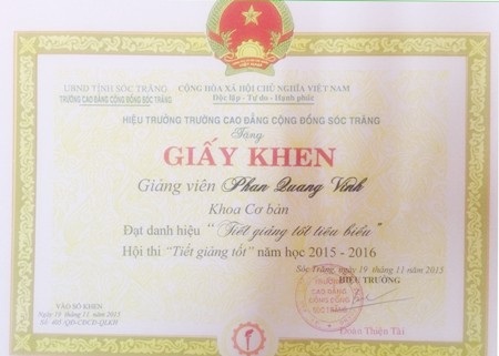 Thầy giáo dạy giỏi bất ngờ mất việc tố hiệu trưởng ưu ái bổ nhiệm con ruột! - 2 Thầy Phan Quang Vinh có nhiều thách tích trong giảng dạy.