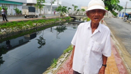 Dòng Kênh Hở nằm giữa lòng thành phố Bạc Liêu, nhiều năm qua là nỗi ám ảnh của người dân ở đây.