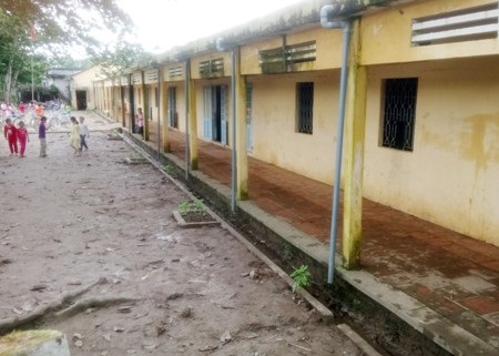 Bao năm qua, thầy trò Trường Tiểu học Phú Hữu A mong mỏi một ngôi trường cao ráo, khang trang hơn.