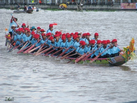 Sóc Trăng: Hàng chục ngàn người cuồng nhiệt xem đua ghe Ngo - 21