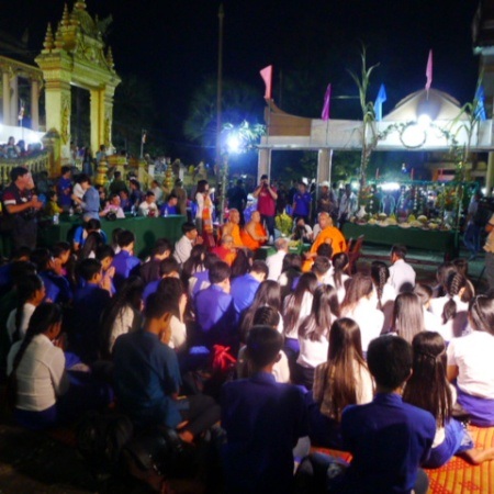 Lễ cúng Trăng là một lễ có ý nghĩa quan trọng và không thể thiếu vào tháng 10 âm lịch hàng năm của đồng bào Khmer.