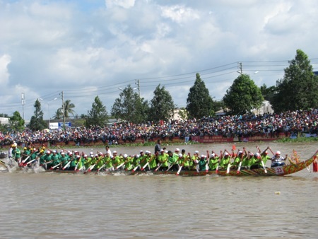 Tiến về phía trước.