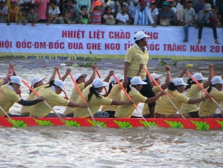Sóc Trăng: Hàng chục ngàn người cuồng nhiệt xem đua ghe Ngo - 22