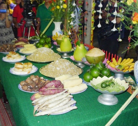 Nhiều sản vật cúng Mặt Trăng...