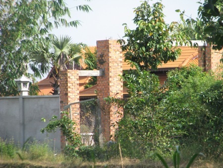 Khu vực cổng của công trình.