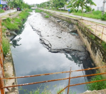 Dòng Kênh Hở lúc còn ô nhiễm.