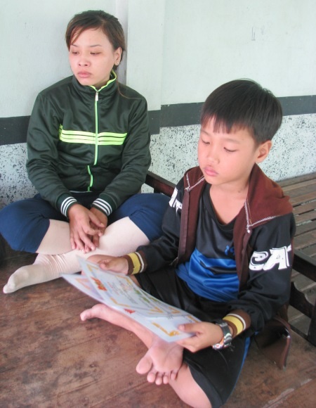 Hai chị em Thoa và Đại đang đứng trước cảnh mồ côi. Cháu Đại có nguy cơ nghỉ học. Hoàn cảnh này rất cần sự sẻ chia của các nhà hảo tâm gần xa.