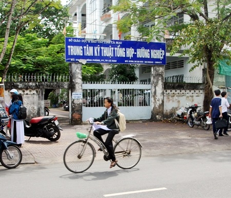 Trung tâm Kỹ thuật tổng hợp – Hướng nghiệp Cà Mau, nơi đang có lùm xùm việc bỏ phiếu tín nhiệm cán bộ.