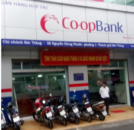 Sau khi báo Dân trí phản ánh, Ngân hàng Hợp tác chi nhánh Sóc Trăng đã mời người lao động trở lại làm việc.