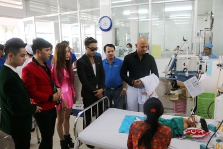 "Mang âm nhạc đến bệnh viện" về với bệnh nhân Bạc Liêu - 1