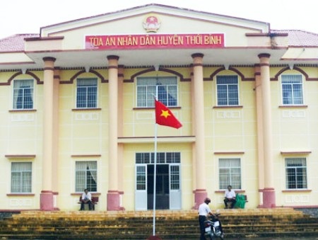 Vụ thẩm phán bẻ kèo khi xử tranh chấp đất: Hé lộ những tình tiết bất thường! - 1 TAND huyện Thới Bình, nơi có ông thẩm phán bị tố “bẻ kèo” khi xét xử tranh chấp đất.