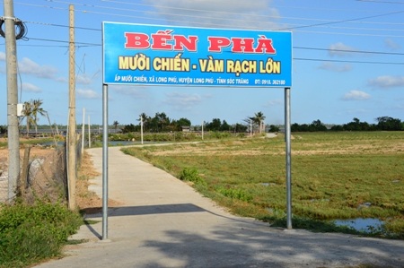 Đầu tư tiền tỷ vào xây dựng bến phà, nhưng bà Thủy gánh hậu quả vì không được cấp phép do các cơ quan chức năng bất nhất.