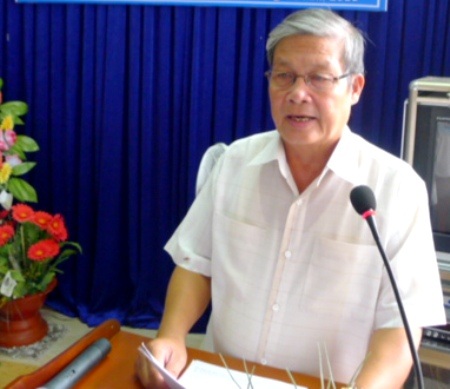 Chủ tịch Hội Khuyến học tỉnh Bạc Liêu Nguyễn Kiên Nhẫn yêu cầu các cấp Hội đẩy mạnh phong trào nuôi heo đất tiết kiệm khuyến học trong các trường THPT.