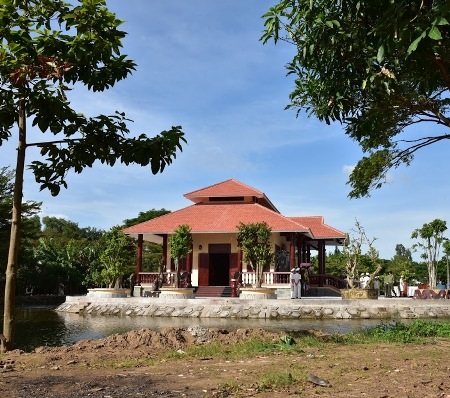 Một góc Nhà tưởng niệm Chủ tịch Hồ Chí Minh trong khuôn viên trụ sở Công an tỉnh Bạc Liêu.