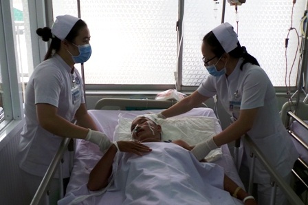 
Chị Kim Thủy bị dập não, gãy cột sống đang trong tình trạng hôn mê
