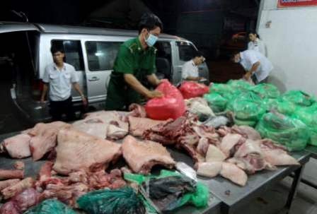 Nhiều mẫu rau, thịt, thủy sản “ngậm” chất cấm - 1 Thực phẩm nhập lậu, không nguồn gốc là mặt hàng nguy cơ nhiễm chất cấm rất cao