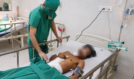Nạn nhân rách bụng vì lưỡi cưa xẻ gỗ văng bất ngờ - 3 Nạn nhân đang được tiếp tục theo dõi, chăm sóc hậu phẫu
