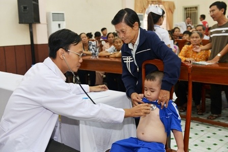 Khám tầm soát và phẫu thuật tim miễn phí cho bệnh nhi nghèo - 1 Từ ngày 13/11, các bệnh nhi sẽ được khám tầm soát để thực hiện cuộc mổ miễn phí