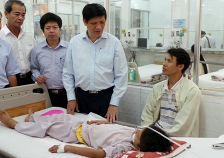 Zika và sốt xuất huyết đều do loài muỗi truyền bệnh, người dân cần tăng cường diệt muỗi, lăng quăng