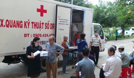 Xe X-quang lưu động chuyên dụng được đưa về tận xã phục vụ người bệnh