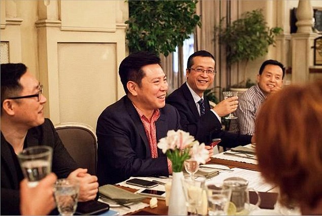 Đại gia Trung Quốc vung tiền kiếm "vợ Tây" - 2 Họ đều là những doanh nhân giàu có và muốn tìm kiếm mối quan hệ nghiêm túc