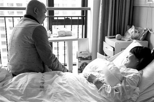 Câu chuyện xúc động về cô gái "bỏ con để cứu anh trai" - 2