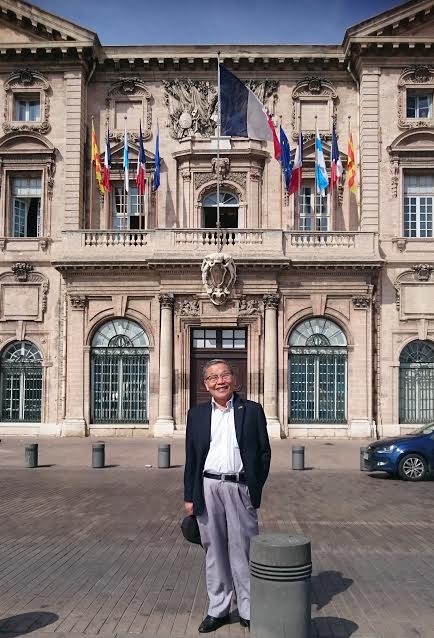 Marseille quen mà lạ - Marseille lạ mà quen! - 1
Tác giả trước toà thị chính Marseille