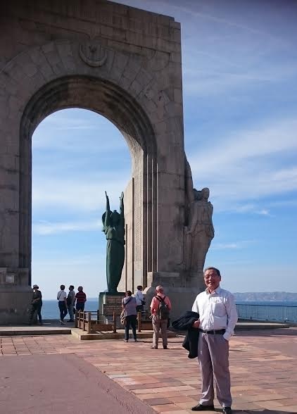 Marseille quen mà lạ - Marseille lạ mà quen! - 7
Tháp tưởng nhớ những người Pháp đã bỏ mình ở hải ngoại
