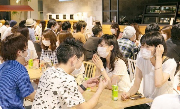 Dịch vụ hẹn hò "bịt kín mặt" lạ lùng ở Nhật Bản - 1 Dịch vụ hẹn hò tốc độ yêu cầu người tham dự phải bịt kín khẩu trang