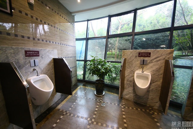 Bên trong nhà vệ sinh công cộng như... khách sạn 5 sao - 9 Bên trong nhà vệ sinh công cộng như... khách sạn 5 sao - 9