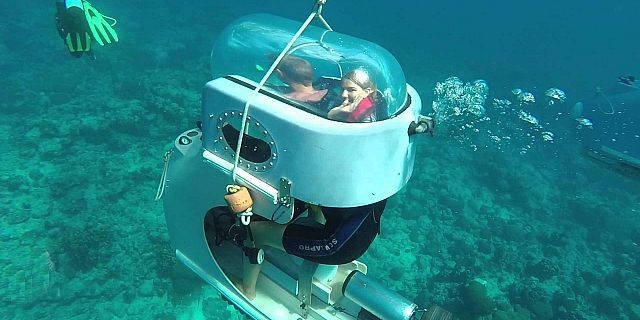 Vẻ đẹp kỳ thú của thác nước dưới đáy biển - 7 Du khách tới thăm Mauritius