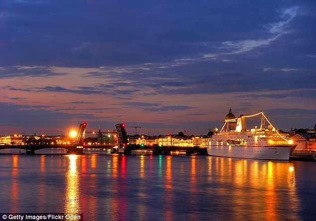 Lộ diện những điểm đến được "check in" nhiều nhất trên mạng xã hội 2016 - 7 St Petersburg - trung tâm văn hóa nước Nga, nơi từng là thủ đô trong suốt 2 thế kỷ cho tới năm 1918 nhường lại cho Moscow.