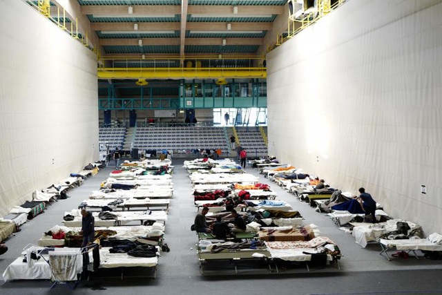 Những chuyện bi hài "khó đỡ" trên mọi nẻo đường du lịch trong năm 2016 - 4 Quang cảnh một trại tị nạn ở Đức