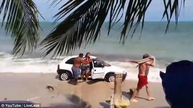 Sau đó, người đàn ông giận dữ bỏ đi