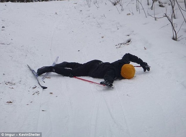 “Tôi không nhịn nổi cười khi thấy cô bạn úp mặt xuống tuyết”, một tài khoản khác chú thích tấm ảnh của mình.