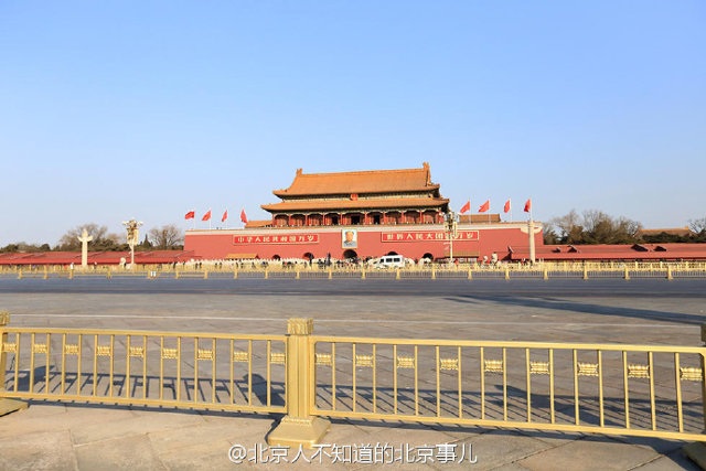 Bắc Kinh vắng vẻ lạ thường khi người dân về quê ăn Tết - 1 Quảng trường Thiên An Môn vắng vẻ khác lạ