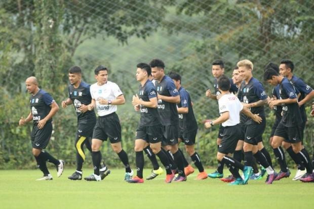 Thái Lan muốn cải thiện hàng tấn công trước AFF Cup 2016 - 1 Thái Lan tích cực tập luyện cho trận vòng loại World Cup vào ngày 15/11, và cho AFF Cup 2016