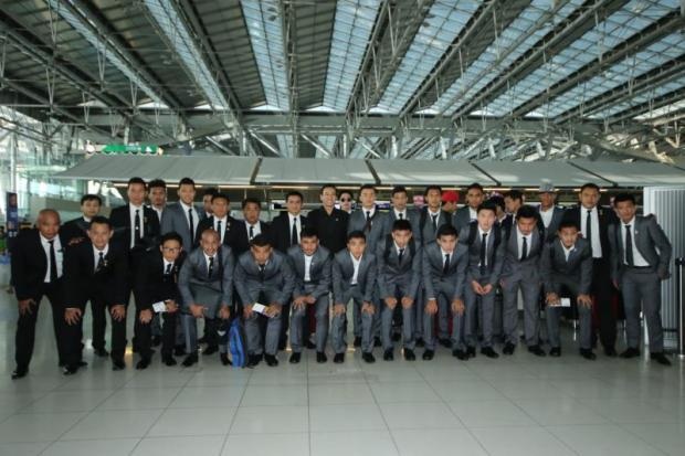 Thái Lan có mặt tại Yangon, sẵn sàng cho trận đấu với Myanmar - 1 Đội tuyển Thái Lan tràn đầy tự tin đến Yangon (Myanmar), chuẩn bị cho trận bán kết 2 AFF Cup 2016