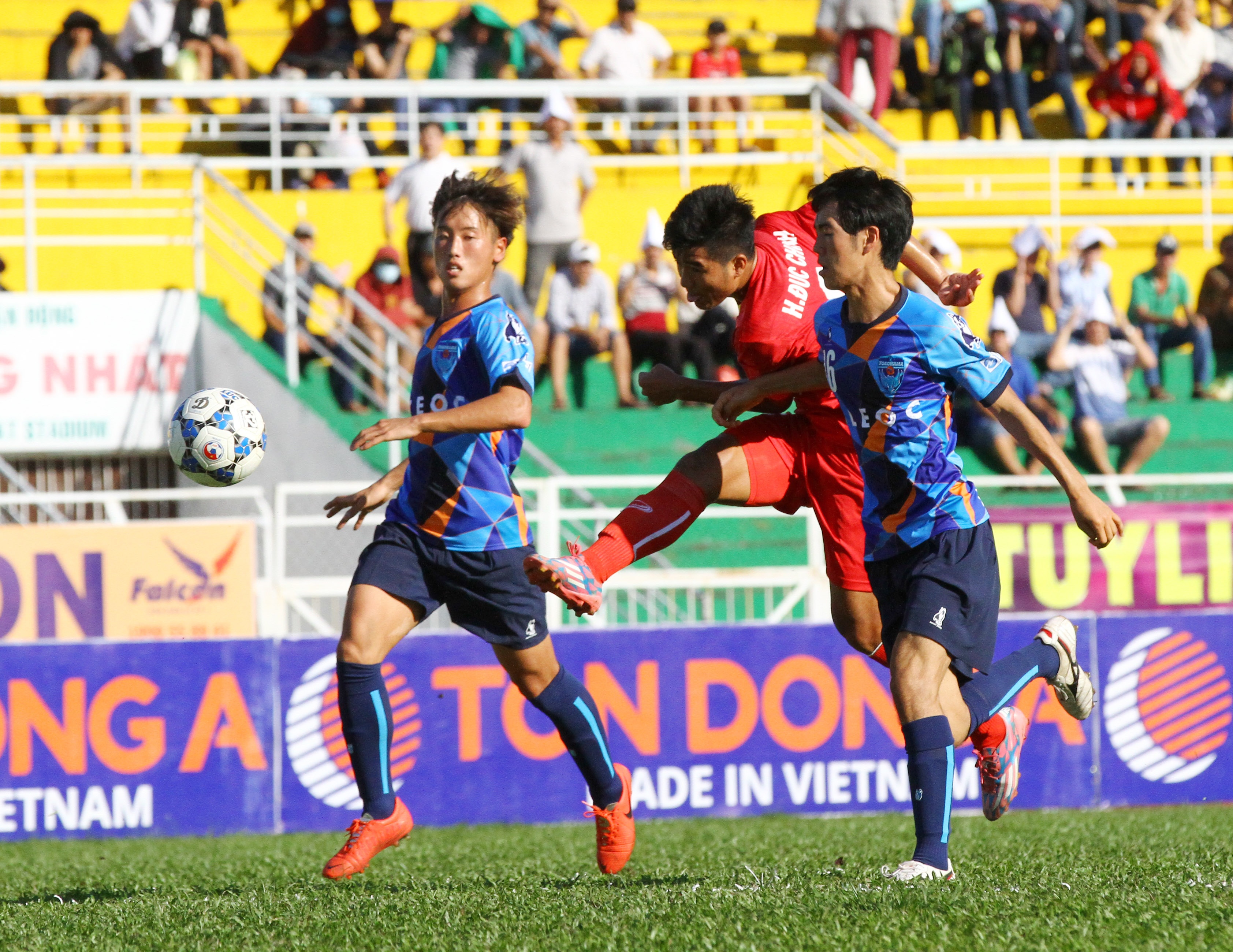 U21 Việt Nam - U21 Thái Lan: Khách nhỉnh hơn chủ? - 1 U21 Việt Nam có tạo được bất ngờ ở trận bán kết? (ảnh: Nguyễn Đình)