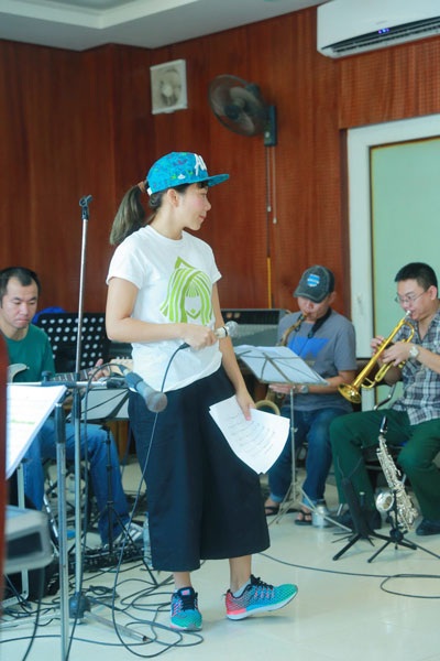 Hà Trần tập luyện “món quà bí mật” tặng Trần Tiến - 7 Hà Trần tập luyện “món quà bí mật” tặng Trần Tiến - 7